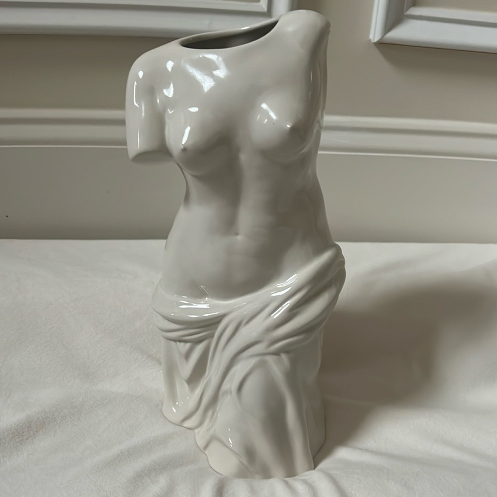 Statue torso vase!